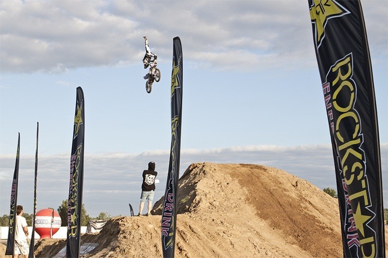 Ekstremalne show w Łagówku. Zobacz zdjęcia z zawodów Freestyle Motocross