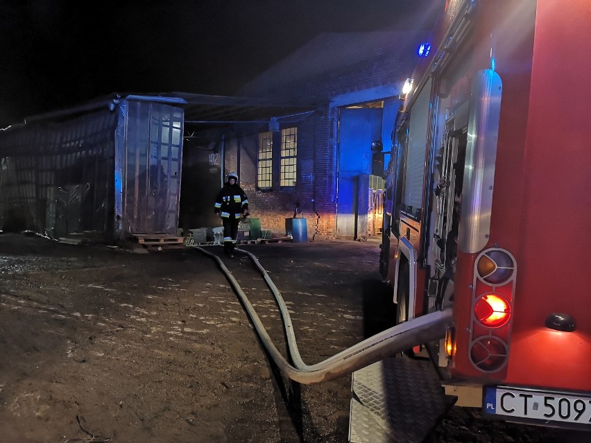 Pożar w tartaku w Grudziądzu. Z ogniem walczyło siedem zastępów straży [zdjęcia]