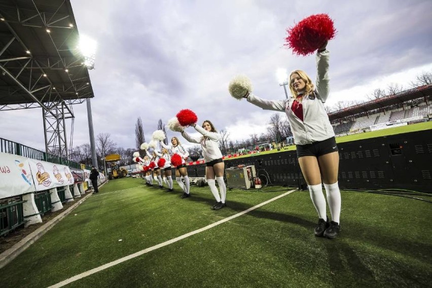 Przepiękne cheerleaderki kibicowały naszej reprezentacji w...