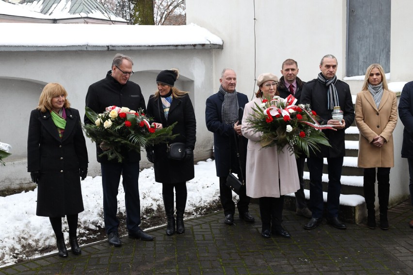 160 rocznica wybuchu powstania styczniowego w Radomsku. Wiązanki i wykład. ZDJĘCIA