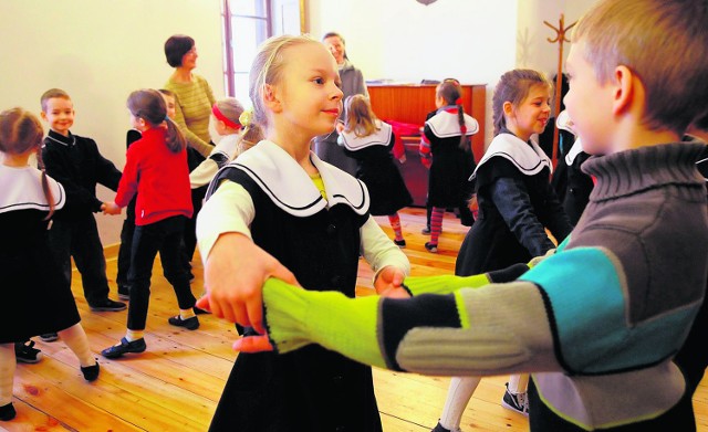 Podczas zajęć klubowych w ferie można nauczyć się tańczyć