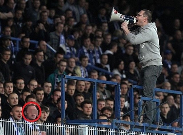 Maciej W. na stadionie podczas meczu z Ruchem Chorzów