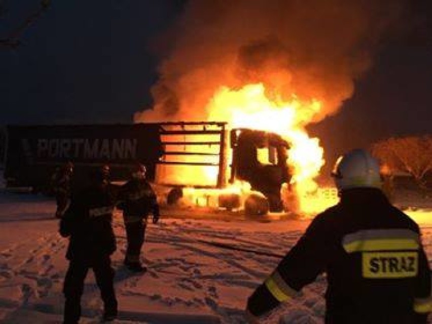 Pożar w Gołkowicach: Zapaliła się ciężarówka z naczepą