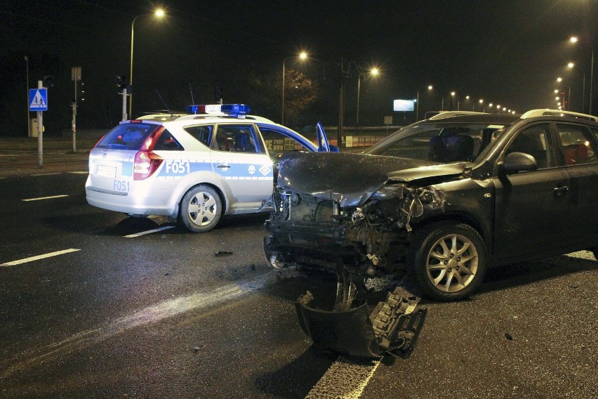 Wypadek na Włókniarzy. Ranny 19-letni sprawca i dwoje dzieci