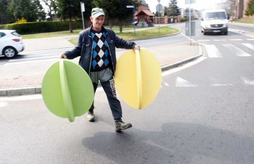 Wielkie zające i wielkanocne jaja opanowały miasto i sąsiednie wsie. Kto je sprezentował mieszkańcom? 