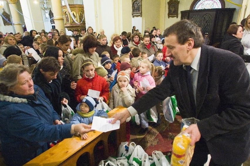 Wałbrzych: Dzieci dostały pół tysiąca paczek od św. Mikołaja