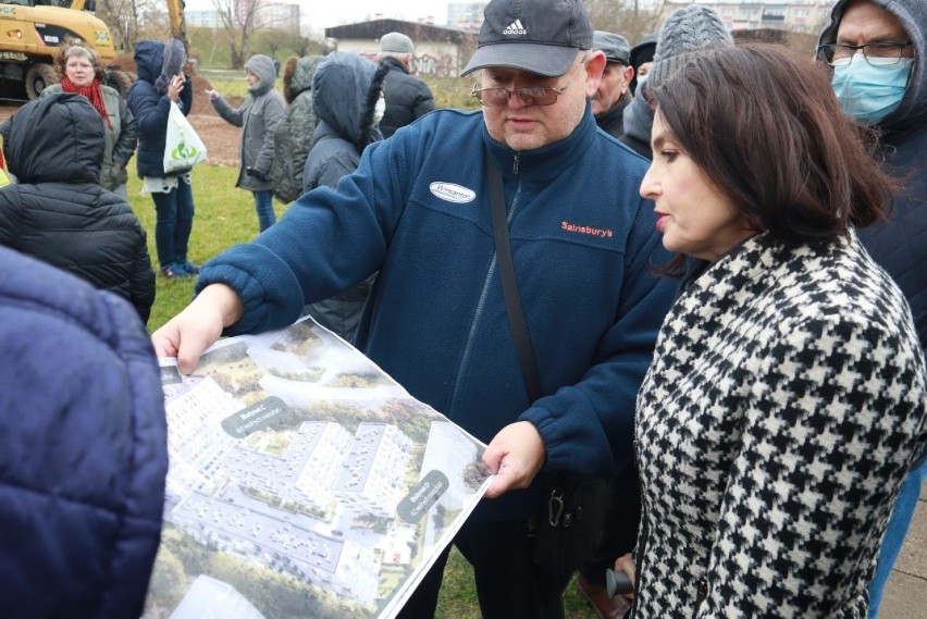 Protest mieszkańców Retkini. Lokatorzy bloków nie chcą nowego wieżowca przy Maratońskiej