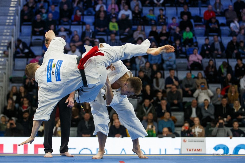 Tarnów. Mistrzostwa Europy Seniorów Karate Shinkyokushin. Walki finałowe w Arenie Jaskółka Tarnów [DUŻO ZDJĘĆ]