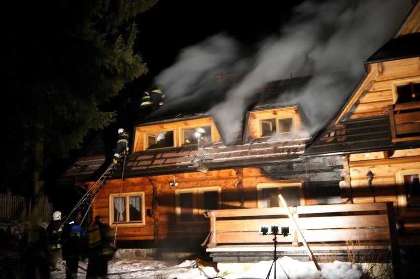 Zakopane: pożar drewnianego domu na zboczu Gubałówki [ZDJĘCIA]