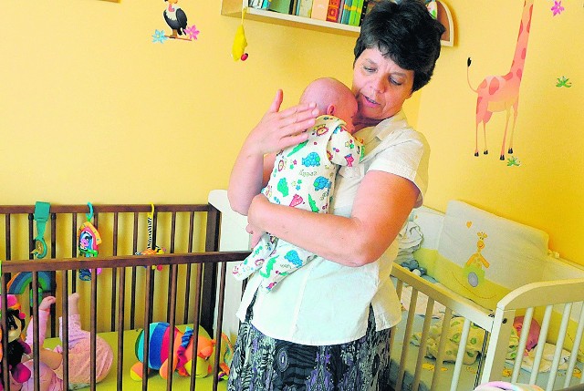 Ewa Guziak od 12 lat opiekuje się porzuconymi maluchami, u niej czekają na adopcję