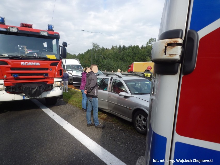 Wypadek na A4 w Mysłowicach: Bus zderzył się ciężarówką [ZDJĘCIA]