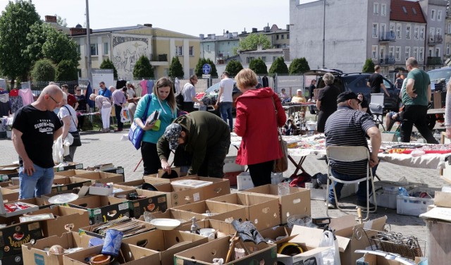 "Pchli targ" odbywa się na straganach targowiska miejskiego na osiedlu Tarpno w Grudziądzu. Zobaczcie zdjęcia z niedzieli, 21 maja>>>>