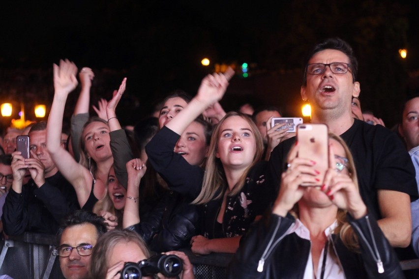 Bajm na placu Zamkowym w Lublinie. Tłumy bawiły się na jubileuszowym koncercie (ZDJĘCIA, WIDEO)