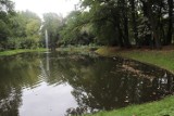 Park Miejski w Gnieźnie. Nadchodząca jesień na terenach zielonych