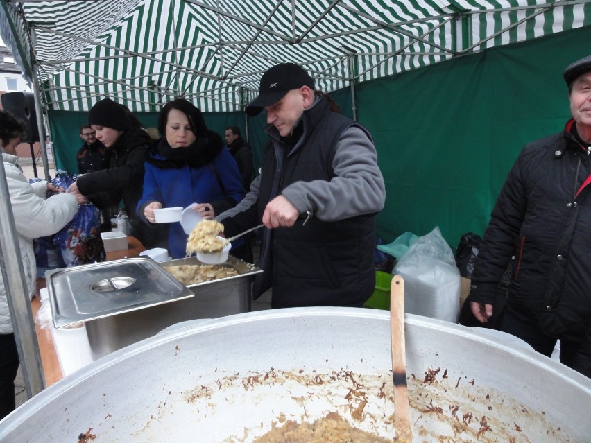 Pruszcz Gdański: Restauratorzy i MOPS przygotowali posiłek i paczki dla potrzebujących
