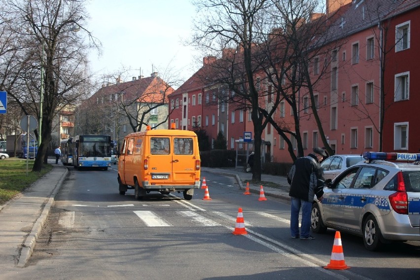 Potrącenie na ulicy Rzeczypospolitej w Legnicy