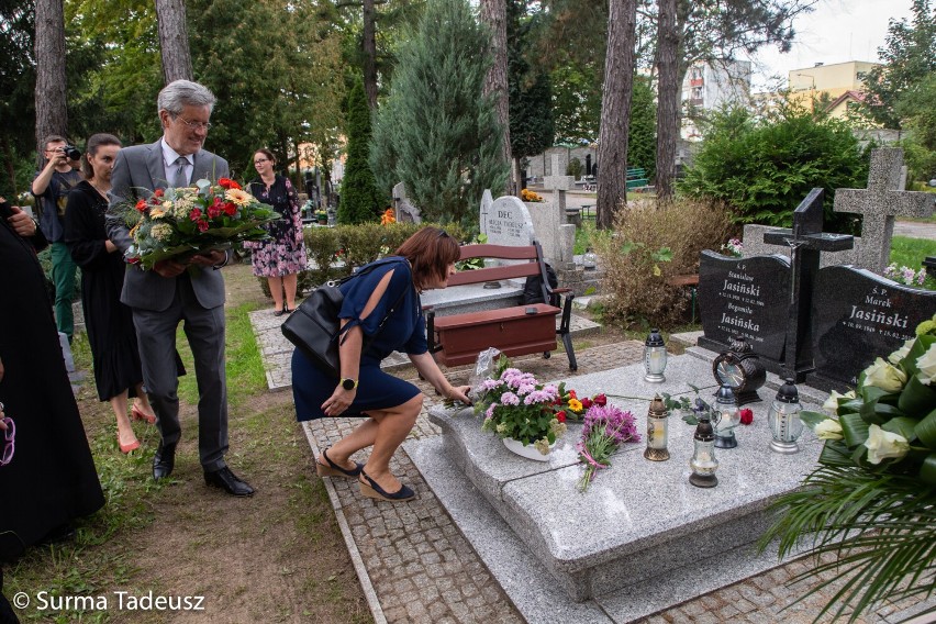 Soni Spatium I Międzynarodowy Festiwal im. prof. Marka Jasińskiego - odwiedziny grobu mistrza na stargardzkim cmentarzu