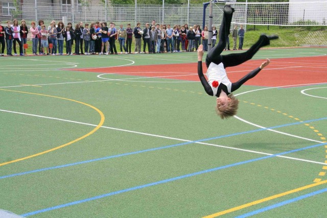 Uczniowie Szkoły Podstawowej  nr 2 już korzystają z obiektu. Na zdjęciu Karol Mental - uczeń 4. klasy, mistrz Europy w tańcu jazz dance