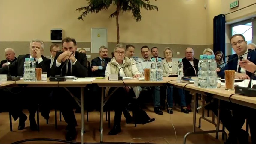 Sesja Rady Powiatu Zduńskowolskiego. Oglądaj na żywo 