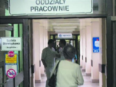 Wszpitalu w Lesznie brakuje lekarzy, aby świadczyć podstawową opiekę medyczną w dni świąteczne oraz w nocy - fot. Arek Jakubowski
