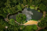 Na Wzgórzu Gedymina w Szczawnie - Zdroju powstaje plaża, pomosty, alejki i miejsce na grilla. Znamy termin zakończenia prac ZDJĘCIA, FILM 