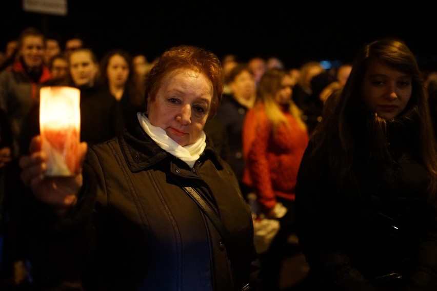 Czuwanie przed Pałacem Biskupim.