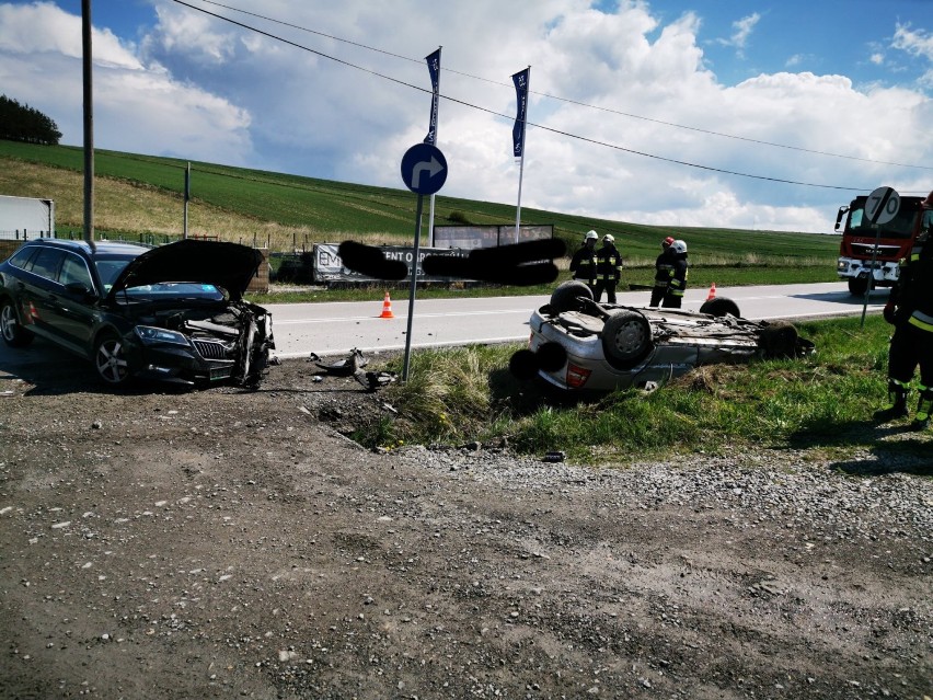 Groźnie wyglądający wypadek pod Olkuszem na szczęście okazał się kolizją [ZDJĘCIA]