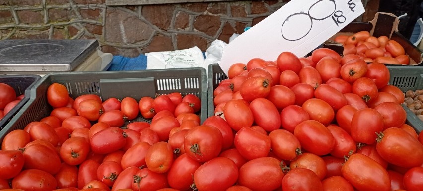 Pomidory, tym razem lima, w cenie również 8 złotych za...