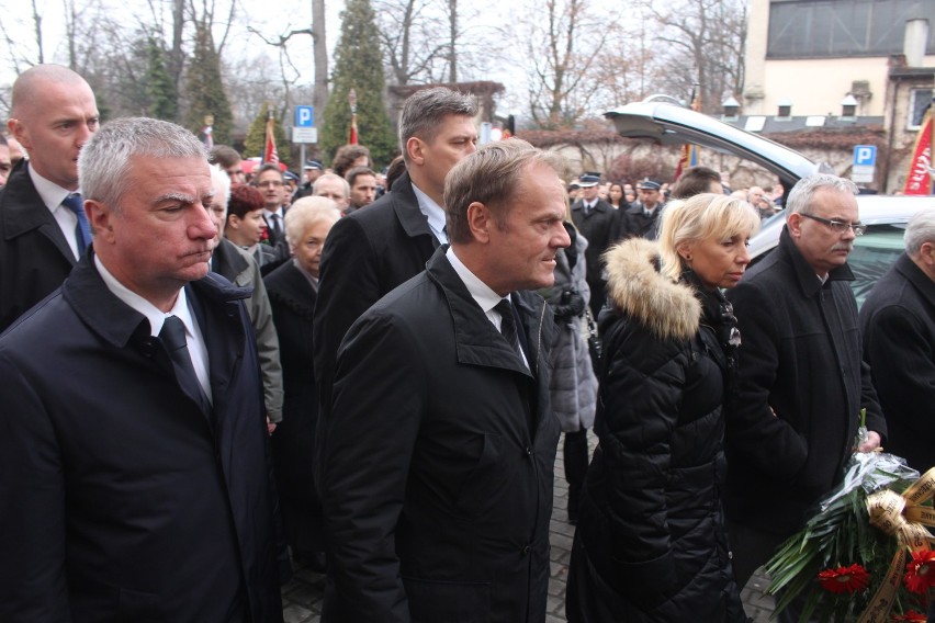 Pogrzeb Tomasza Tomczykiewicza. W Pszczynie żegnają posła m.in. Ewa Kopacz i Donald Tusk [ZDJĘCIA]