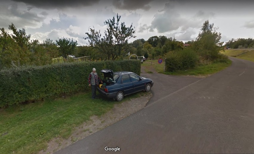 Google Street View w rejonie ul. Chojnowskiej w Legnicy