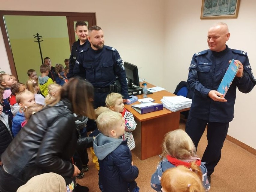 Komisariat Policji we Władysławowie odwiedziły przedszkolaki z Przedszkola Mapeciaki z Wejherowa - 28 września 2022