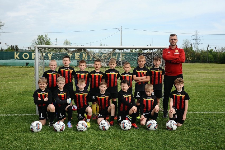 Turniej adeptów futbolu w Jaśle. Wzięło w nim udział 13 drużyn