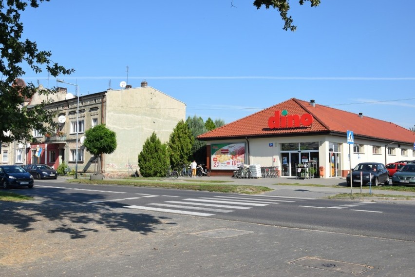 Przejście dla pieszych przy Dino, jest mało widoczne. Latem...