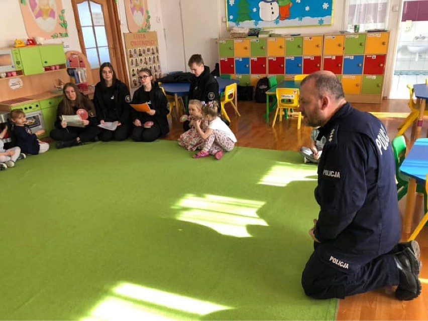 Mundurowe przedszkolaki. ZSP 1 w Radomsku wraca z profilaktyką bezpieczeństwa dla najmłodszych