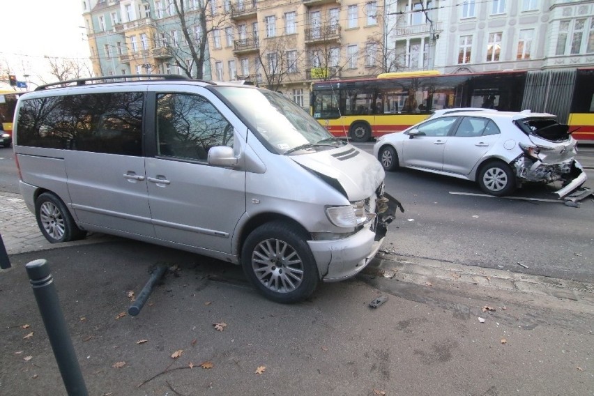 Wypadek przy moście Zwierzynieckim we Wrocławiu [ZDJĘCIA]