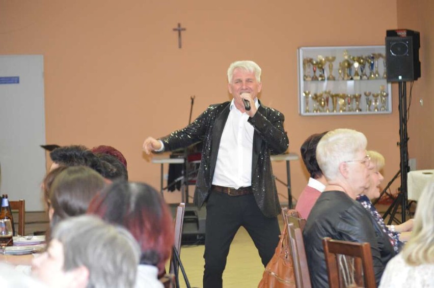 Krzysztof Koniarek wystąpił podczas Dnia Kobiet w Bukowcu