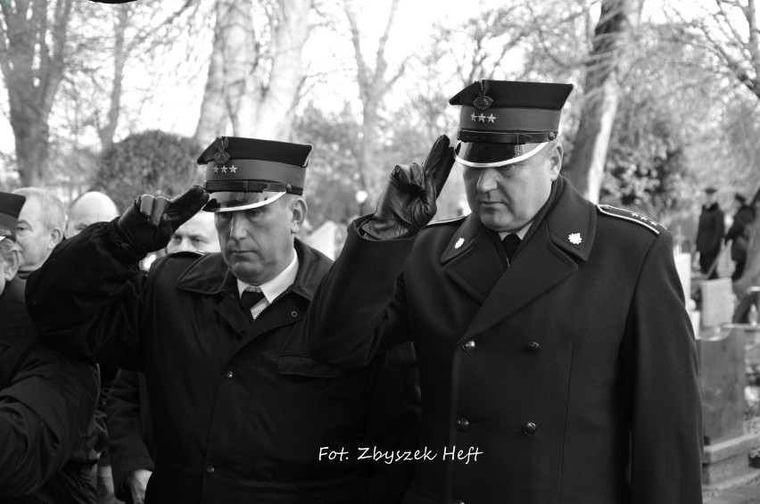 Puck: strażackie pożegnanie - pogrzeb st. kpt. Andrzeja Żalikowskiego