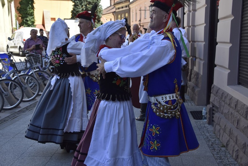 Festiwal Smaku Regionalnego w Tarnowie. Na Placu Kazimierza można było skosztować pyszności oraz posłuchać zespołów folklorystycznych