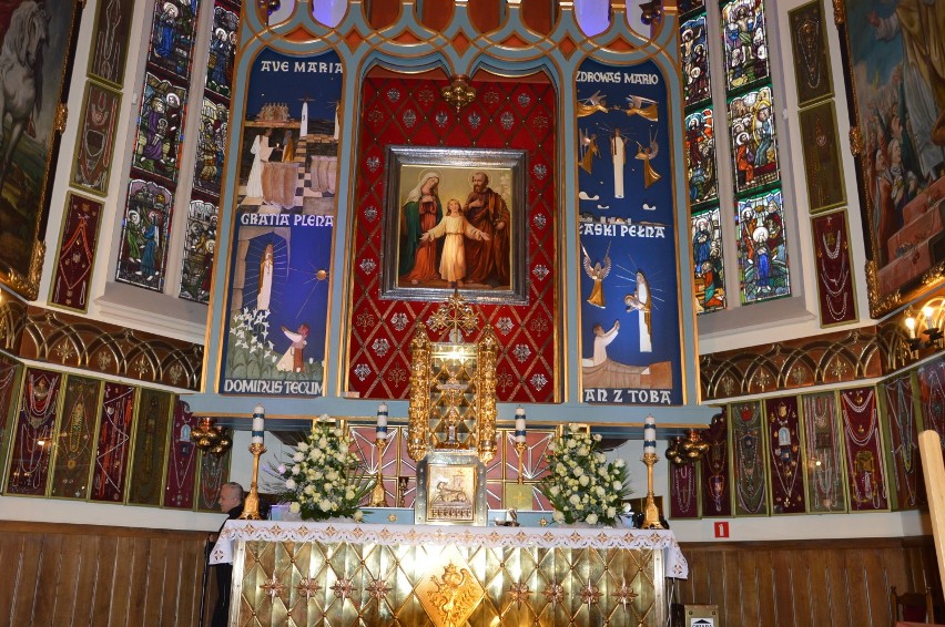 Sanktuarium Matki Bożej Księżnej Sieradzkiej w Charłupi...