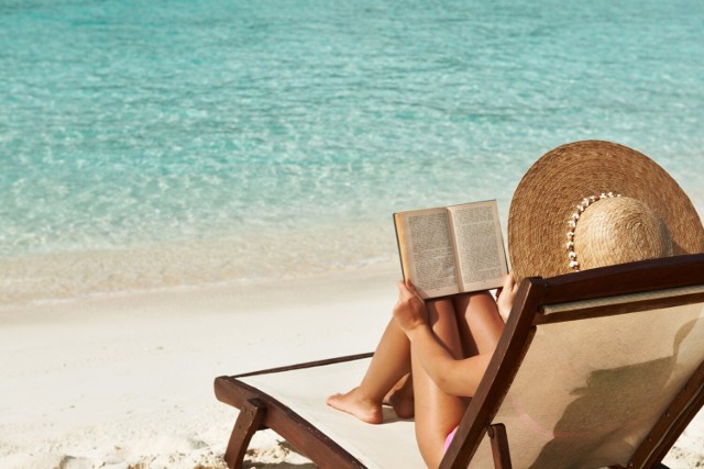 Niezbędnik czytelniczy na początek wakacji. Co czytać w lipcu?