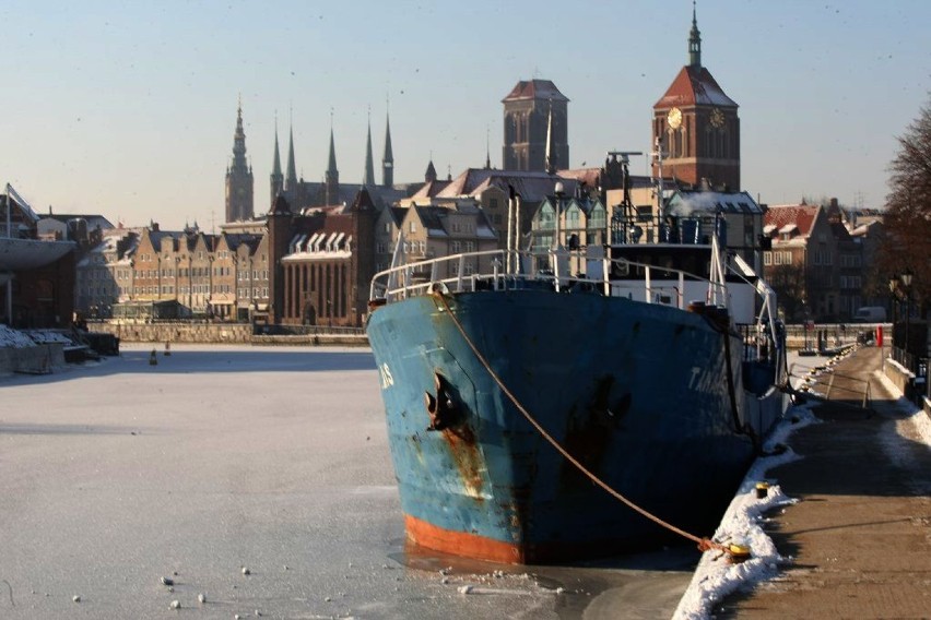 Zima w Gdańsku. Zamarznięta Motława