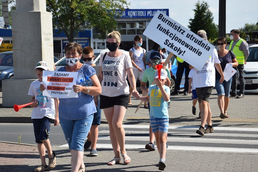 "Trójka" znów zablokowała rondo w Żninie. Społeczność szkoły...