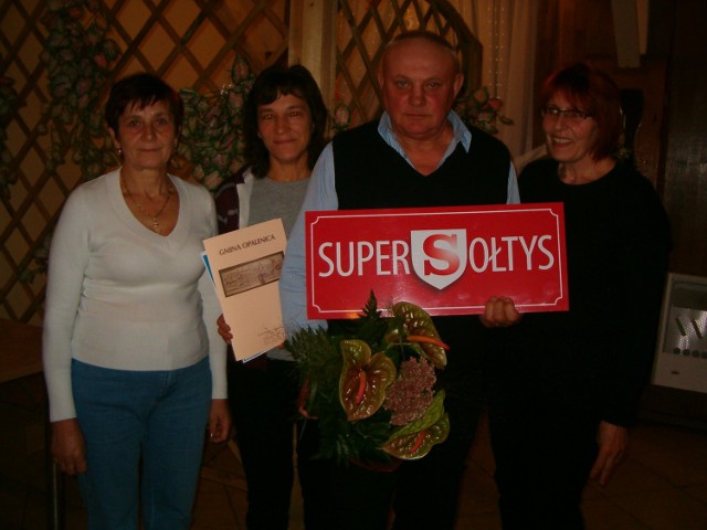 Sołtys Wojnowic wraz z członkiniami Rady Sołeckiej