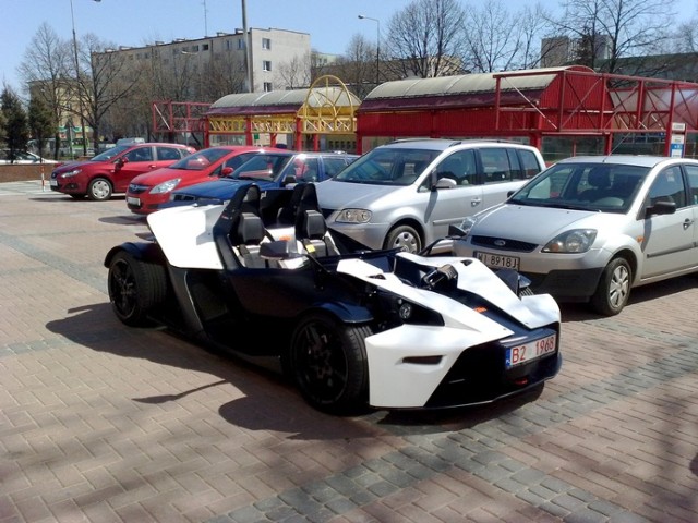 KTM X-Bow to oryginalny pojazd, który jeździ po ulicach Białegostoku