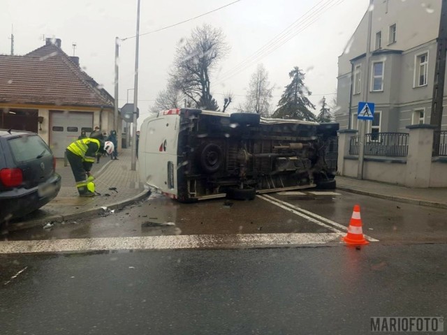 Groźnie wyglądająca sytuacja miała miejsce dziś (17.04), krótko po godz. 12 w Dobrodzieniu na skrzyżowaniu ul. Edyty Stein z Oleską.