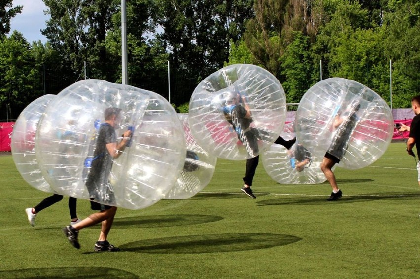 Wielki turniej Bubble Soccer na krakowskich Błoniach