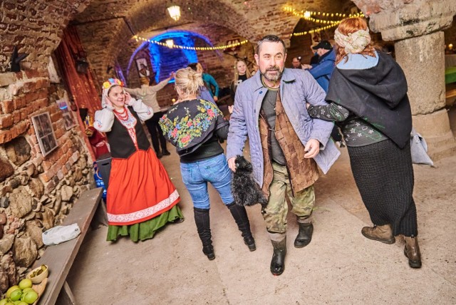 Staropolskie zapusty to czas zabawy i śmiechu. Tak też było podczas imprezy zorganizowanej w sobotę, 26 lutego na dziedzińcu zamku w Radzyniu Chełmińskim