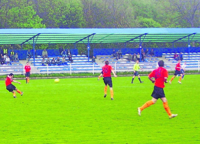 W meczu z Hutnikiem Kraków GKS Glinik Gorlice przegrał 1:2