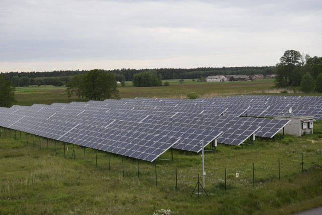 Farmy fotowoltaiczne powstały już w gminie Nieborów przy autostradzie