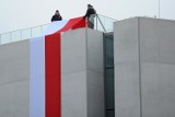 Dzień Flagi - Brama Poznania ICHOT w biało-czerwonych barwach! [ZDJĘCIA]